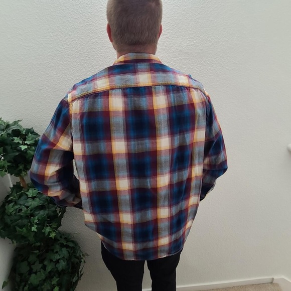 American Eagle Men's Outfitters Flannel - Picture 4 of 11